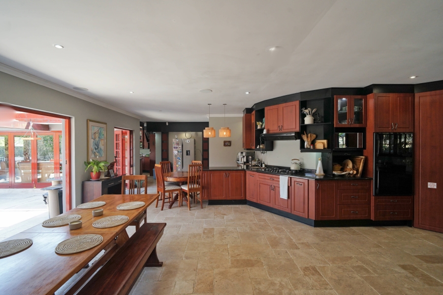 To Let 5 Bedroom Property for Rent in Beacon Bay Eastern Cape